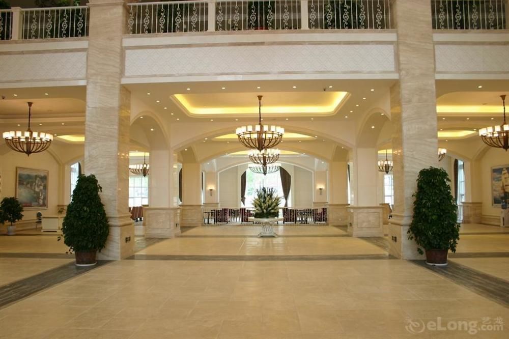 Blue Sky Hotel Yantai Exterior foto